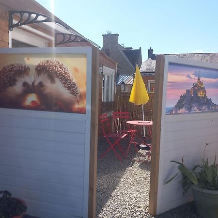 Les Herissons De La Baie Bed & Breakfast Понторсон Екстериор снимка